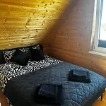 度假居 Nad Jeziorem Radunskim