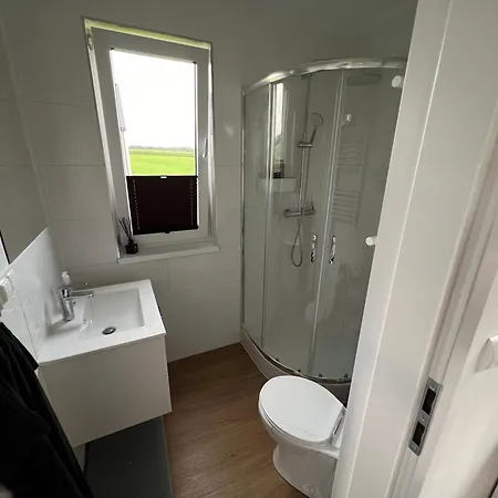 Nad Jeziorem Raduńskim *